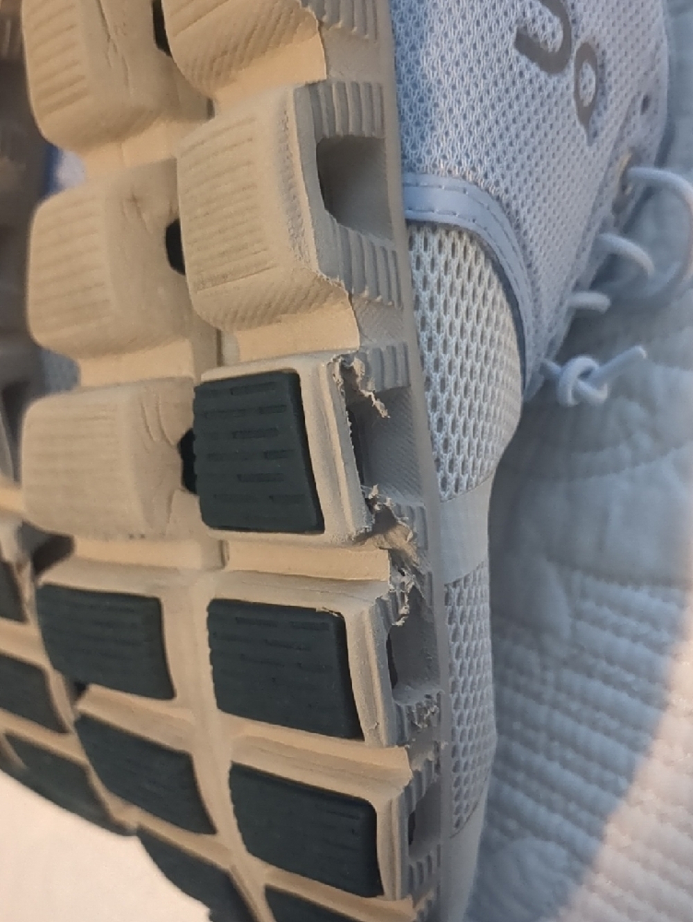 On Running Cloud 5 Sneakers - Picture 9 of 10